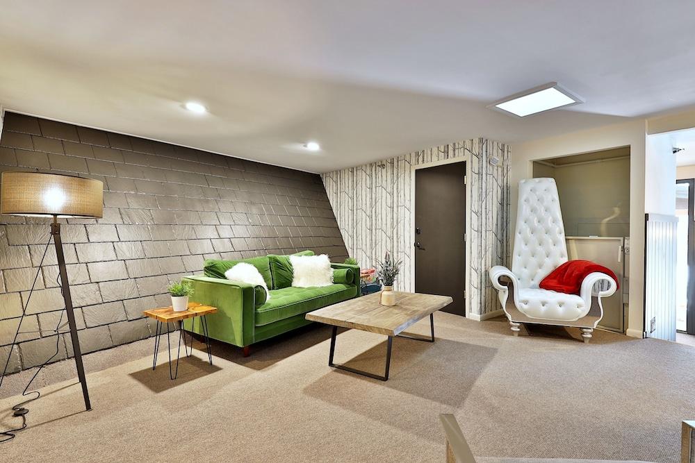 The Birch Ridge: Colonial Maple Room #1 - Queen Suite In Renovated Killington Lodge 1 Bedroom Home photo 12