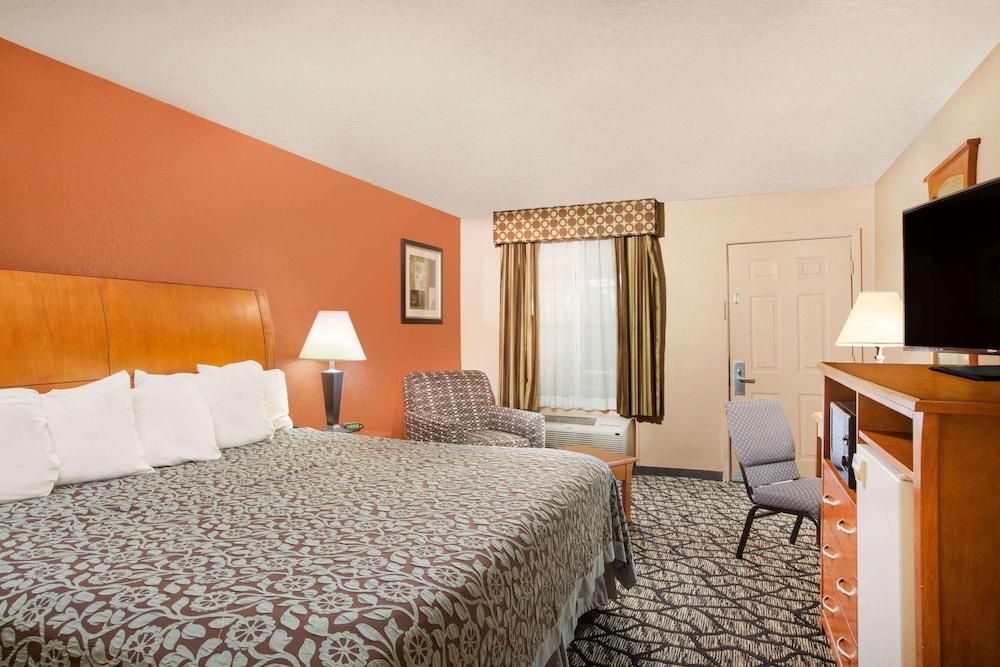 Days Inn by Wyndham Centerville photo 2