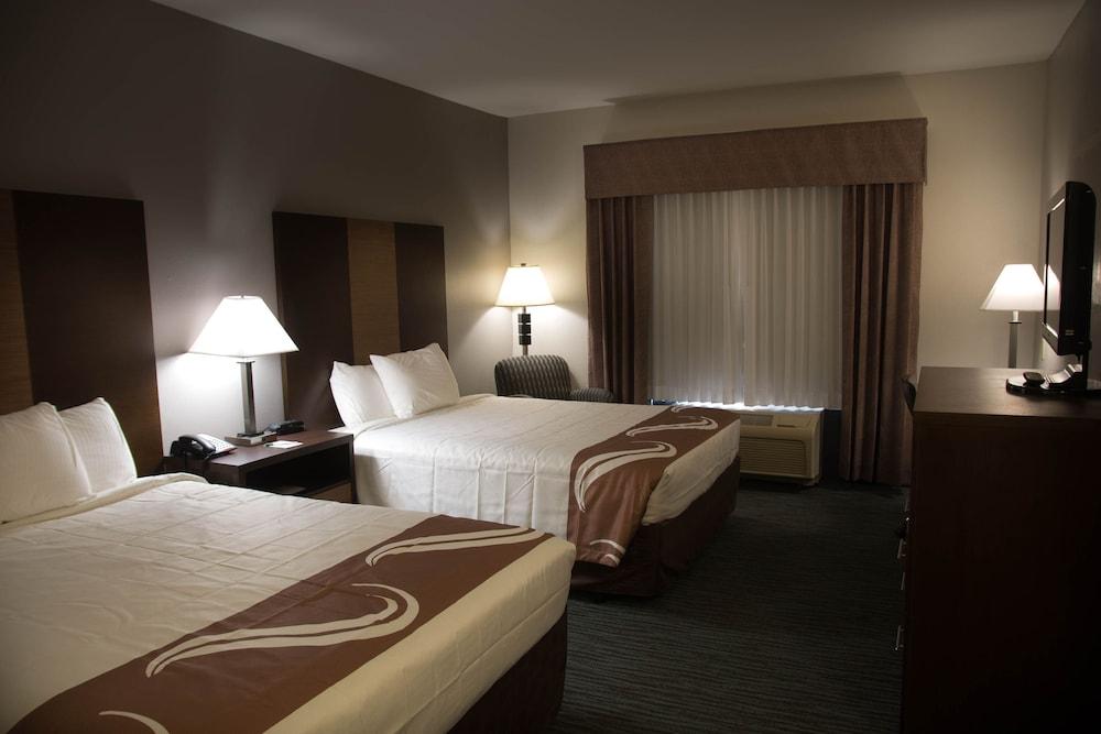 Crossroads Inn And Suites photo 3