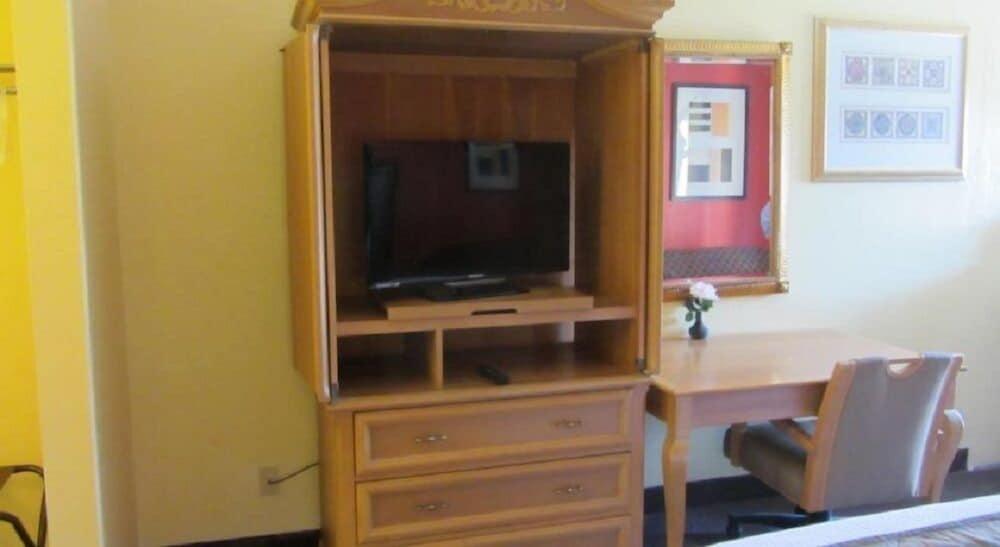 Best Classic Inn & Suites photo 8