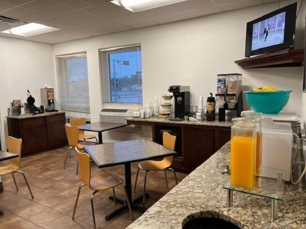 Posh Inn & Suites photo 24