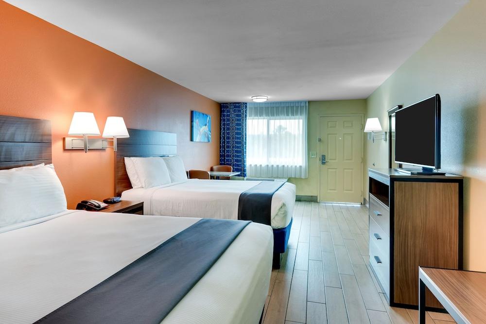Captain's Quarters Inn photo 10