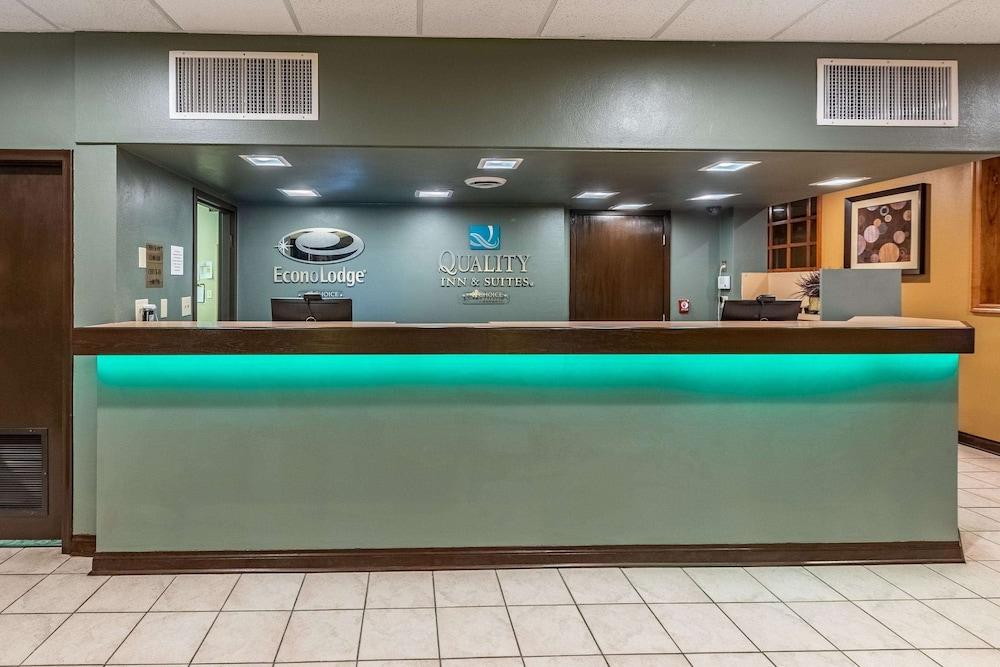 Econo Lodge photo 2