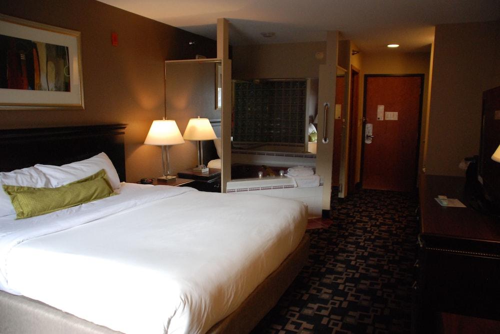 Express Suites Riverport Inn & Suites photo 36