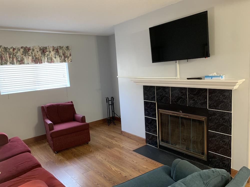 Oak Square Rentals photo 60