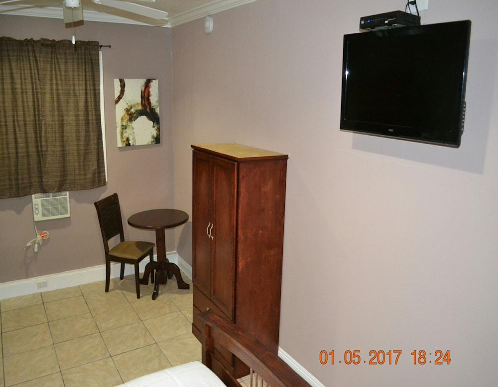 Monterey Inn Hotel photo 63