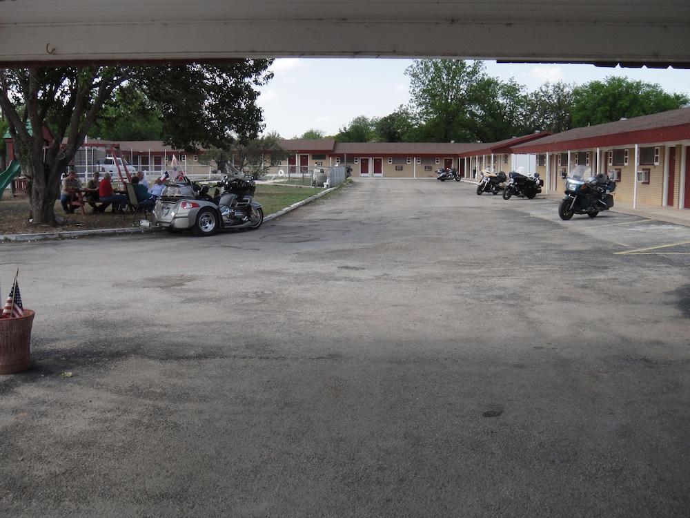 The Hills Motel photo 24