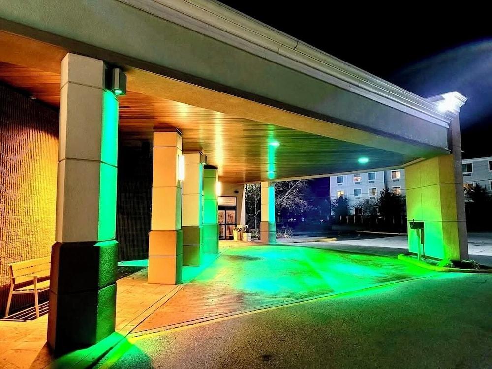 Cortina Inn photo 8