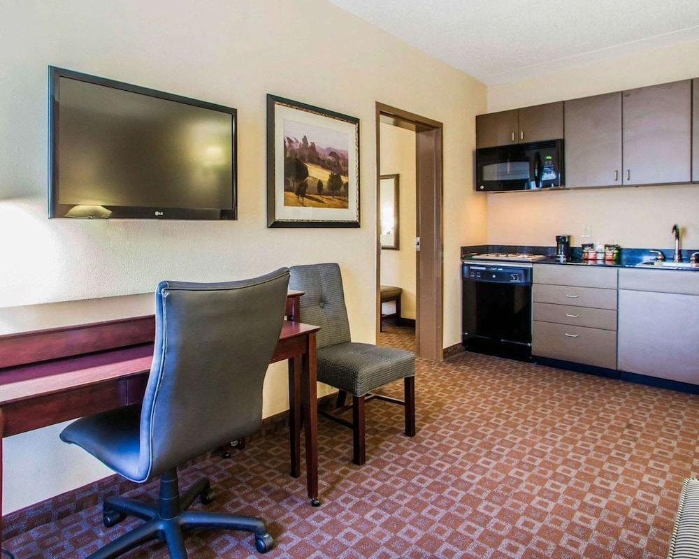 Quality Inn & Suites Peoria North photo 28