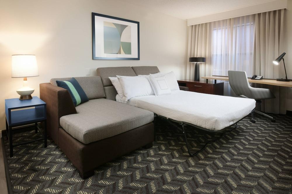 Residence Inn by Marriott Addison photo 5