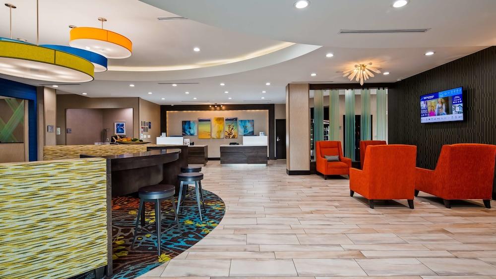 Holiday Inn Express And Suites Pasadena Houston Southeast by IHG photo 2