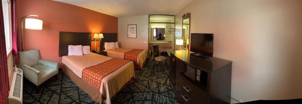 Travelerslodge Motel photo 11