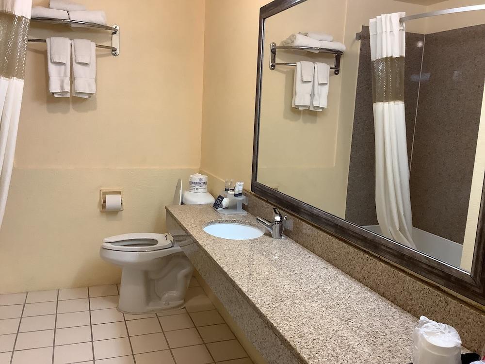 Silver Spur Vintage Inn & Suites photo 42