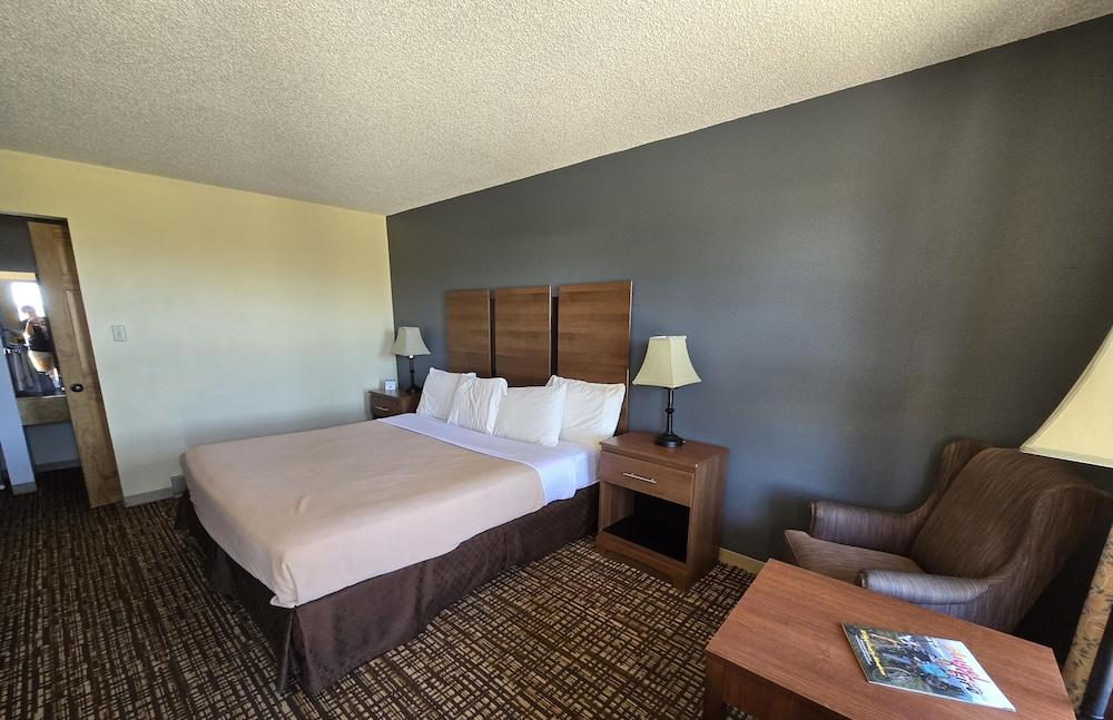 Econo Lodge Eagle Nest photo 34
