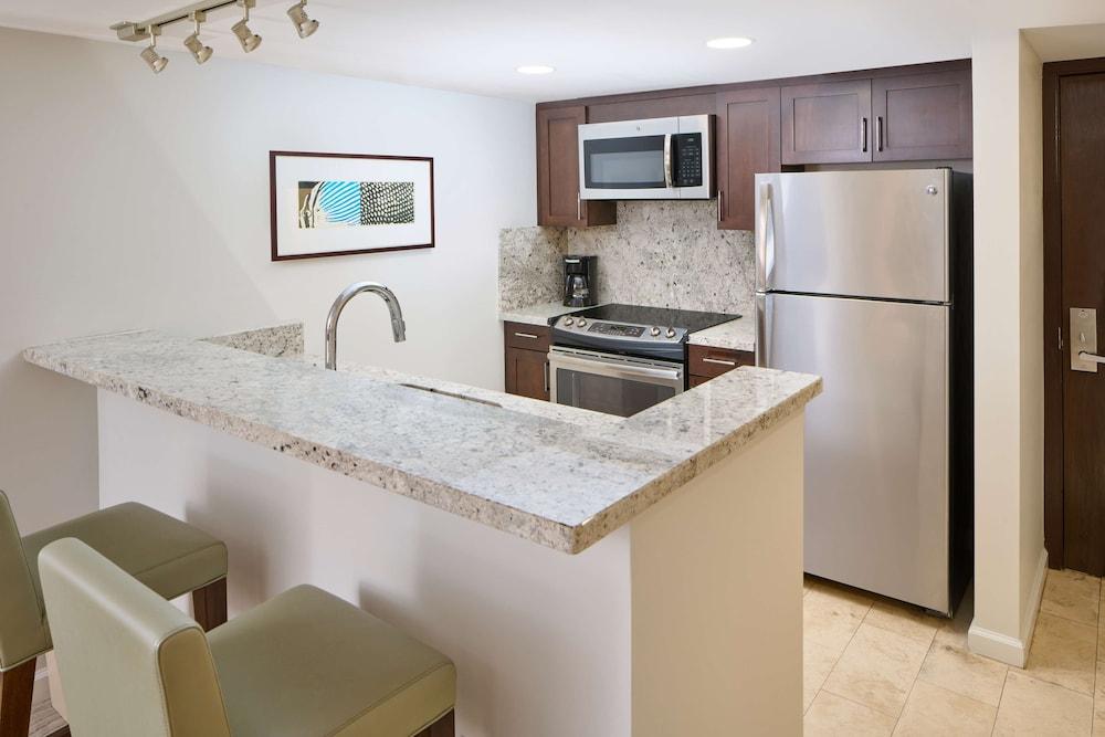 Ilikai Hotel & Luxury Suites photo 31