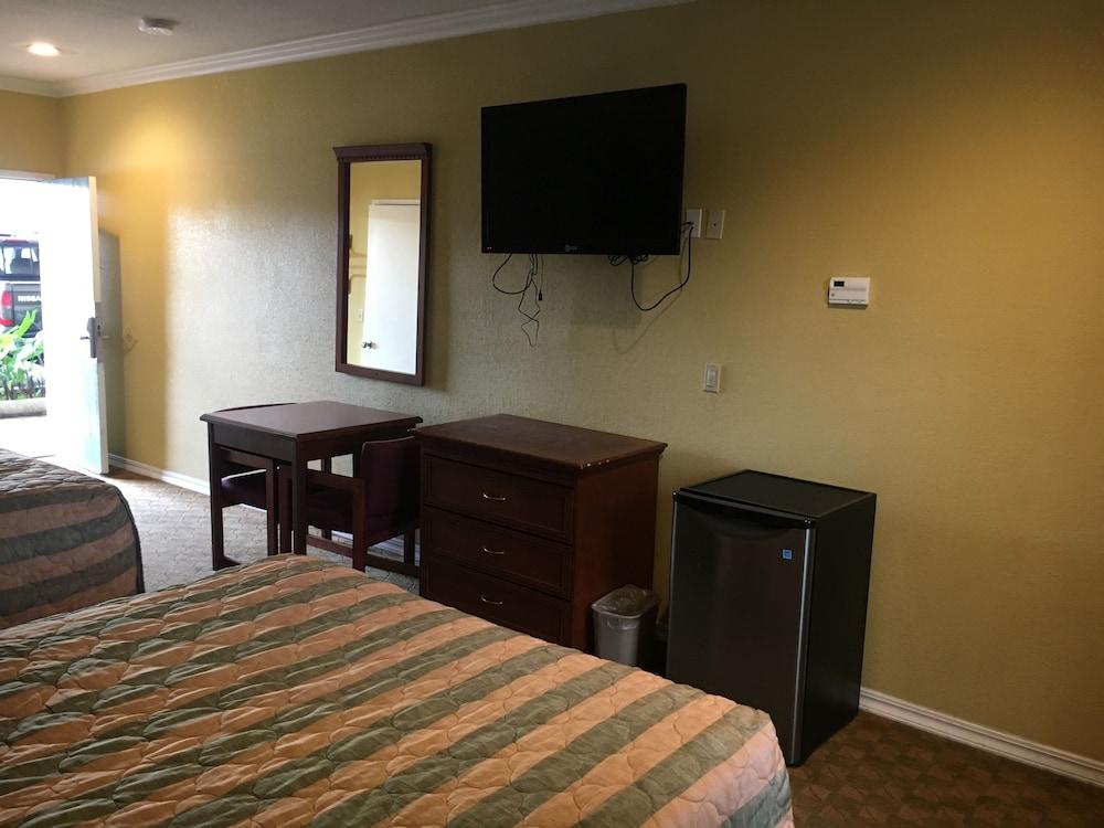 Bellflower Travel Inn photo 8