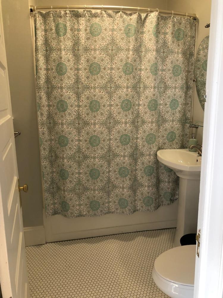 Midtown Manor photo 20