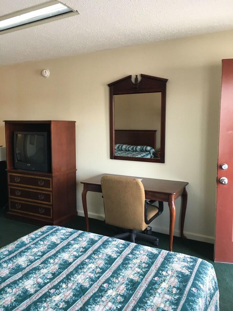 McCaig Motel photo 3