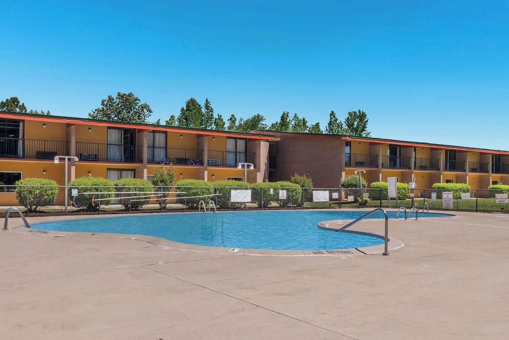 Econo Lodge photo 22