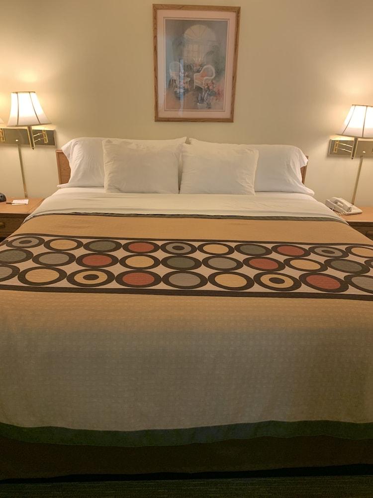 Brookshire Inn photo 11