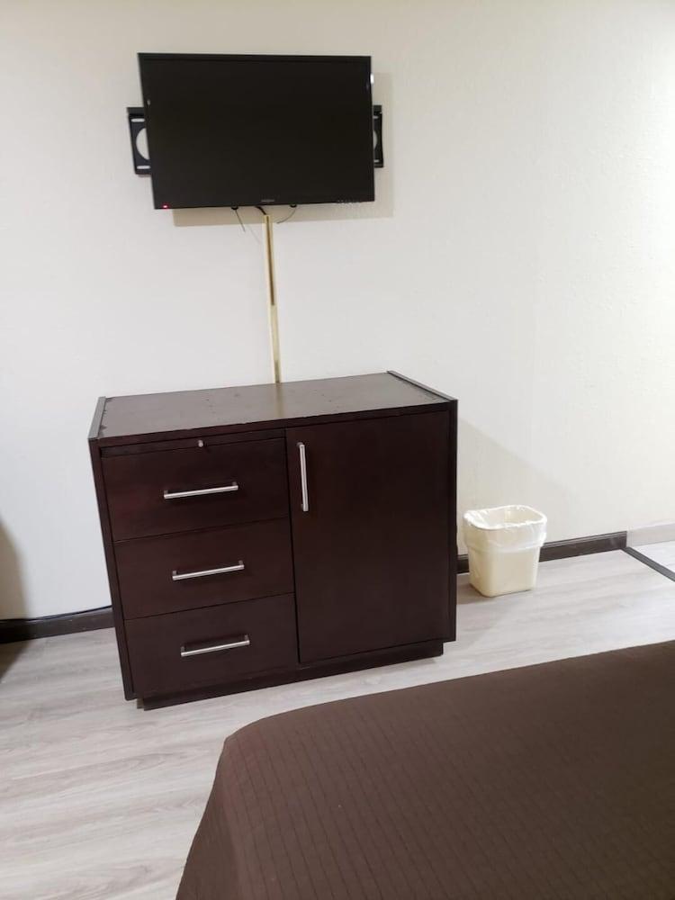 Value Inn & Suites photo 10