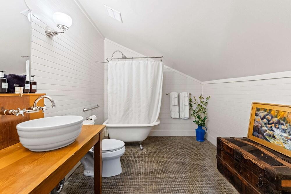 Mccloud Mercantile Hotel photo 8