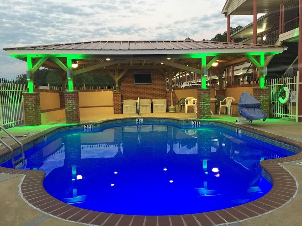 Econo Lodge Selmer photo 40