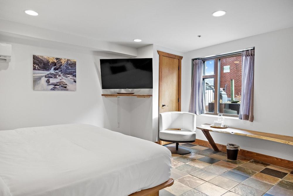 The Horton Hotel and Rooftop Lounge photo 8