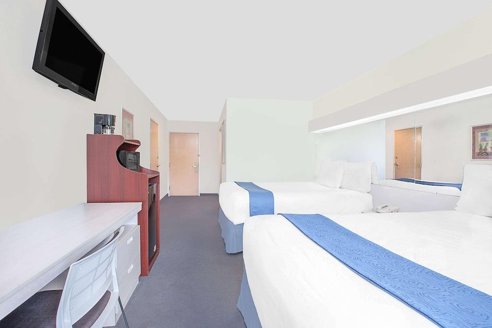Microtel Inn by Wyndham Broken Bow photo 18
