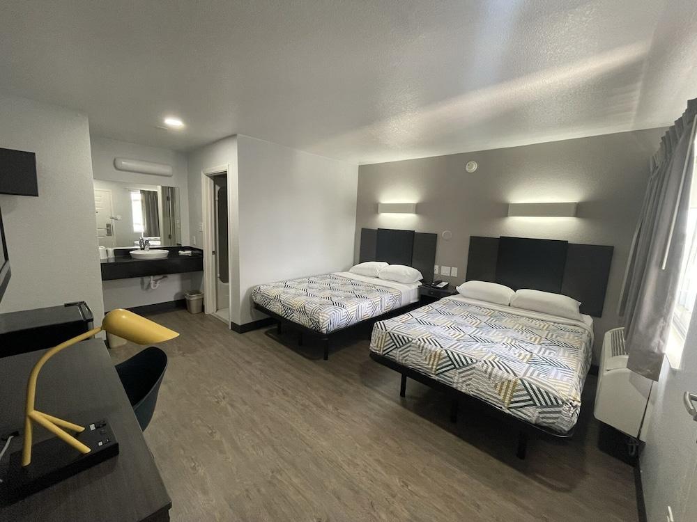 Motel 6 Denton, TX - UNT photo 6
