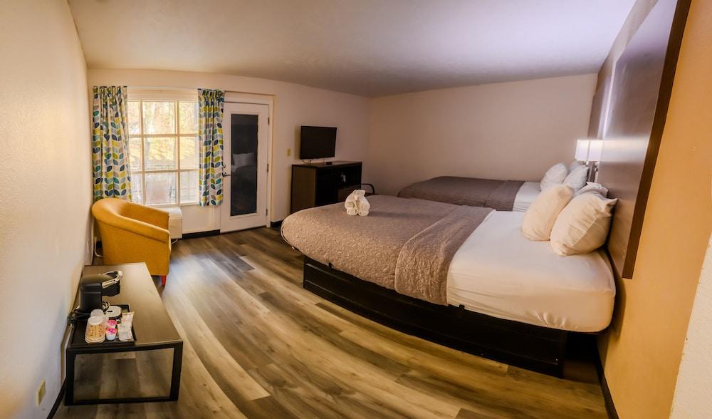 Bear Creek Inn photo 6