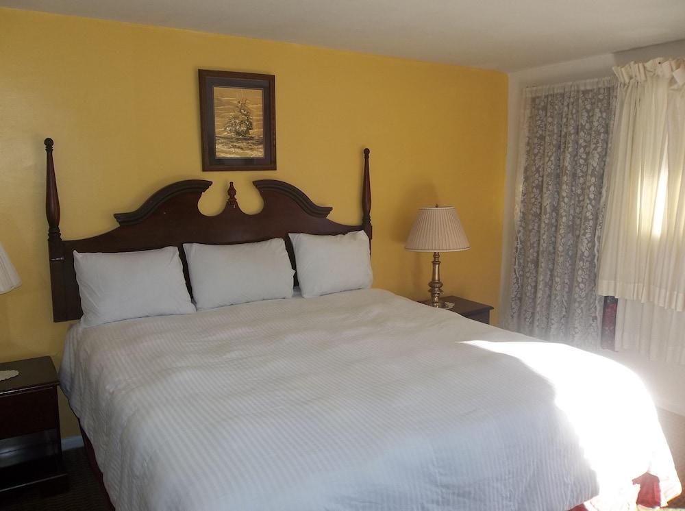 Catalina Airport Motel photo 6