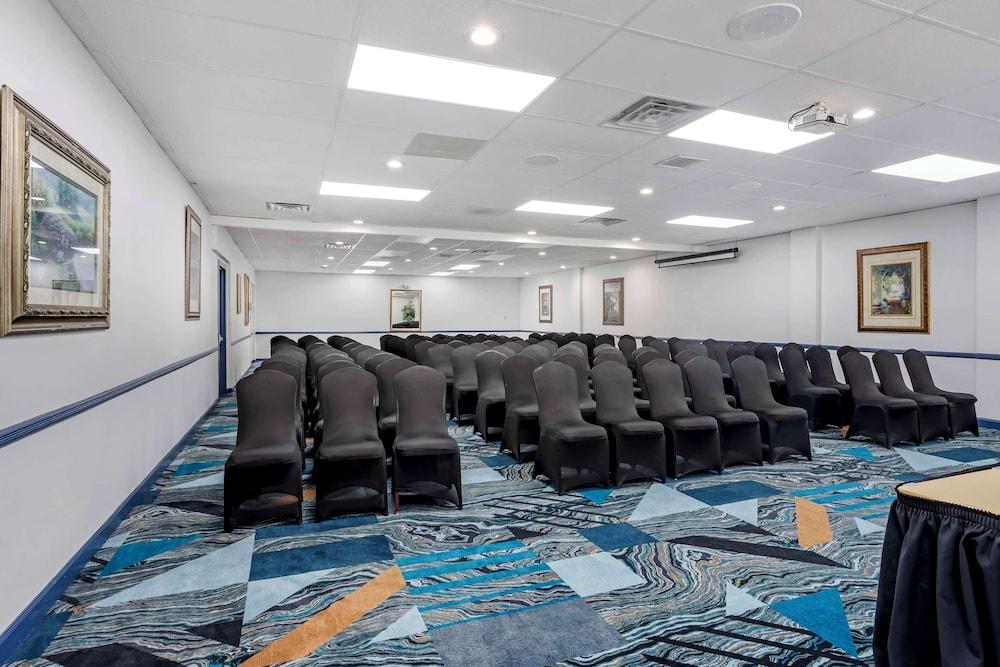 Best Western Rutgers University Hotel photo 43