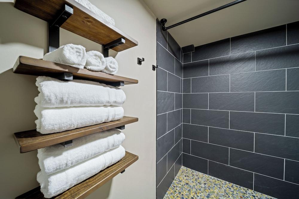 The Suites at Prairie Falls & Event Center photo 40