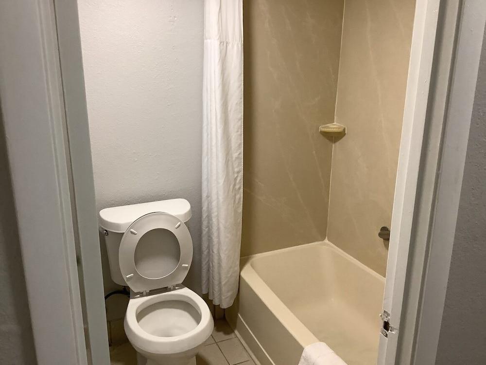 Heritage Park Inn photo 11