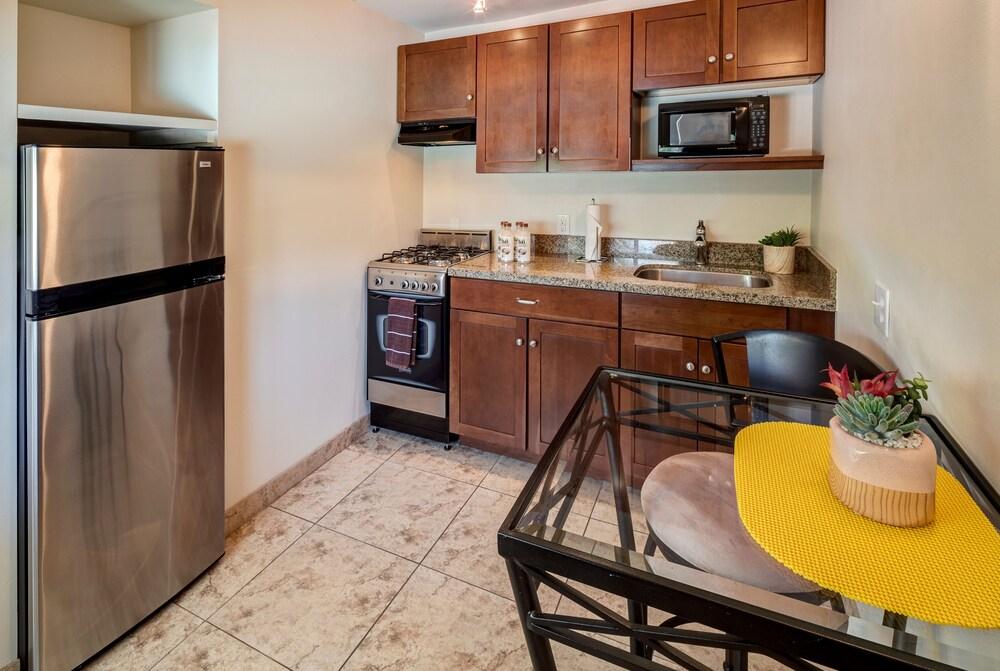 Avance Hotel photo 9