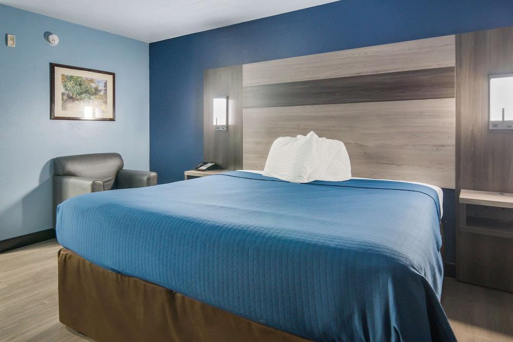 Rodeway Inn Carrollton I-35E photo 7