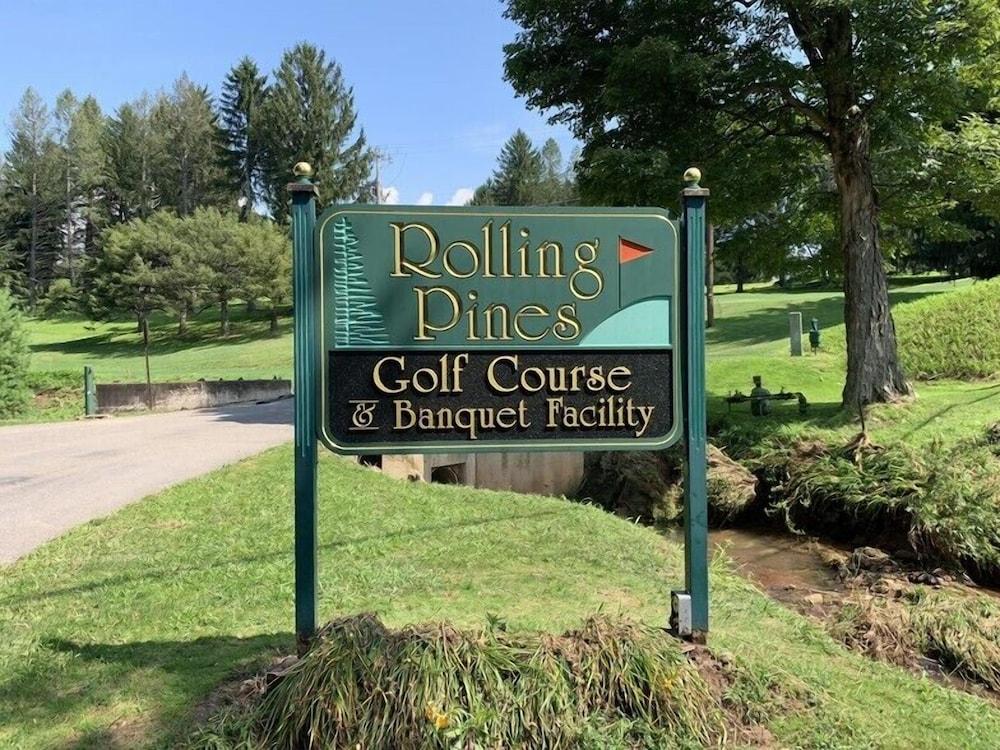 Rolling Pines Golf & Banquet Facility photo 6