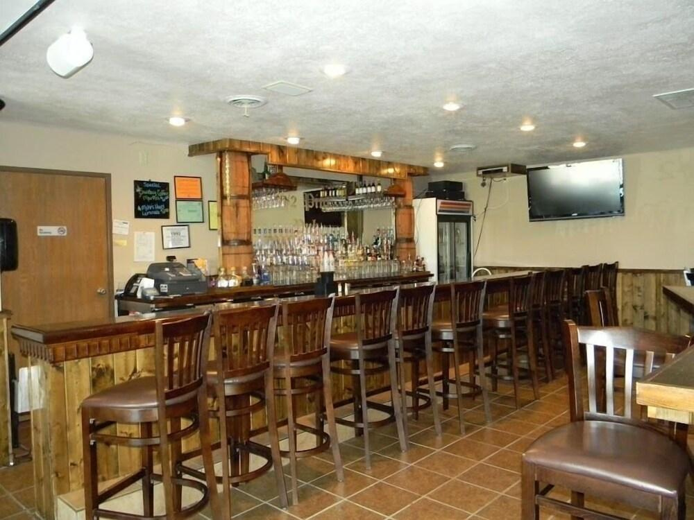 Boarders Inn & Suites by Cobblestone Hotels - Munising photo 31