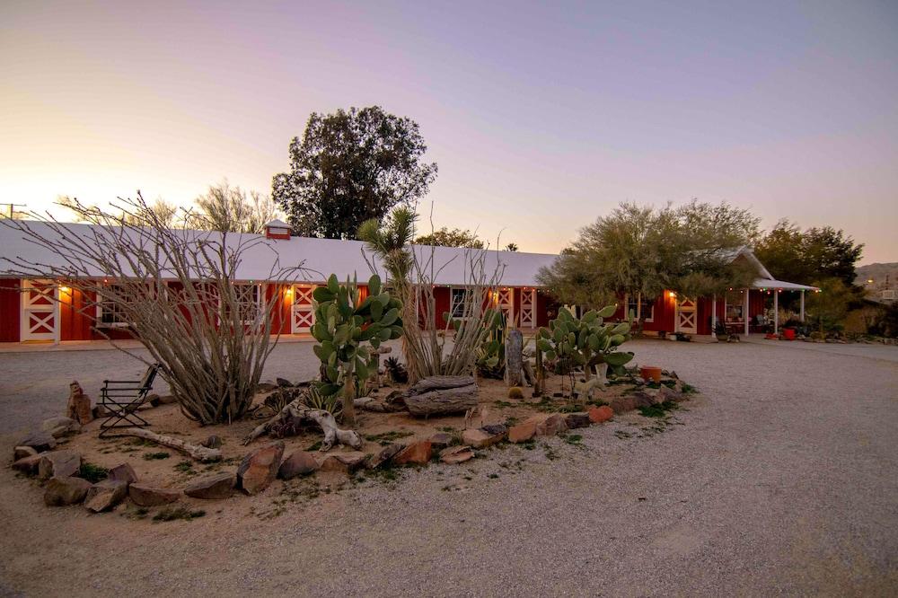 Joshua Tree Ranch House photo 34