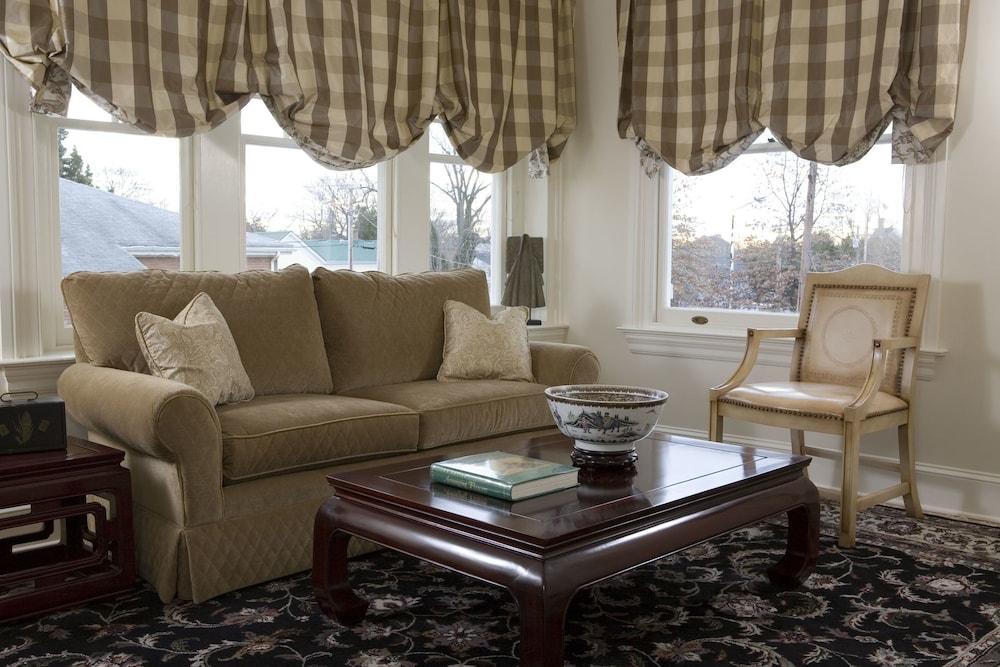 Inn at 202 Dover photo 5