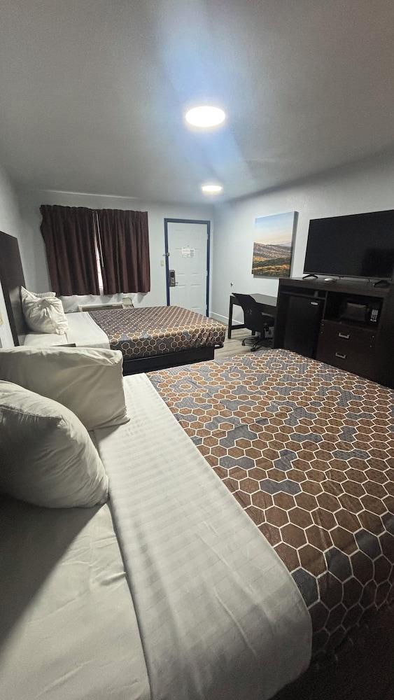 Galaxy Inn & Suites photo 6