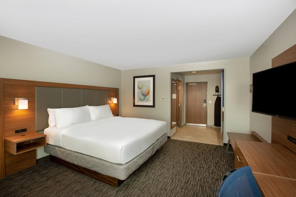 Holiday Inn Express & Suites Norfolk by IHG photo 38