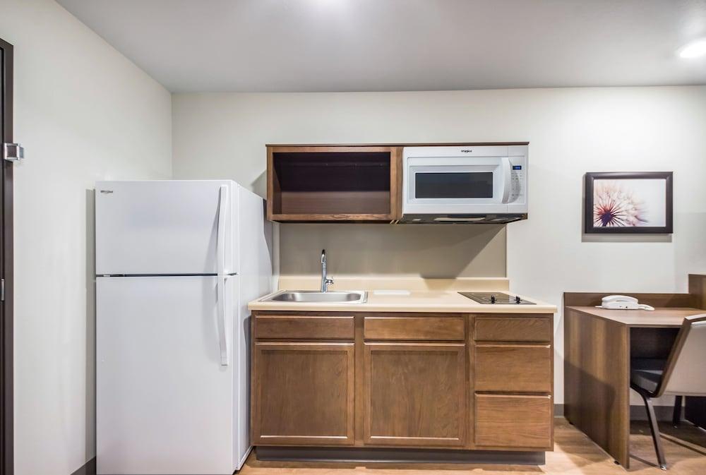 WoodSpring Suites Holland - Grand Rapids photo 14