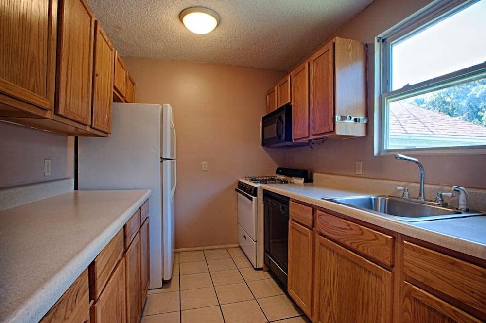 Economy Motel Inn & Suites photo 12