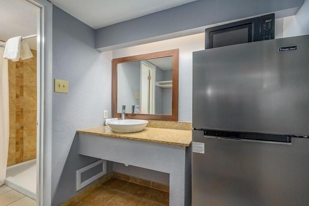 Extend a Suites & RV Park photo 9