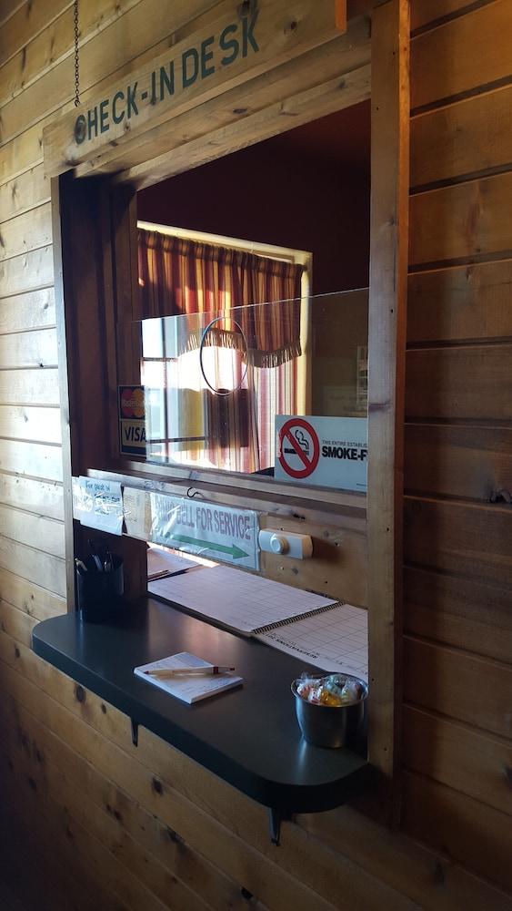 Earth Inn Motel photo 2