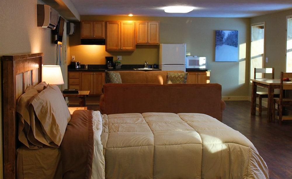 Tahquamenon Suites Lodging photo 2