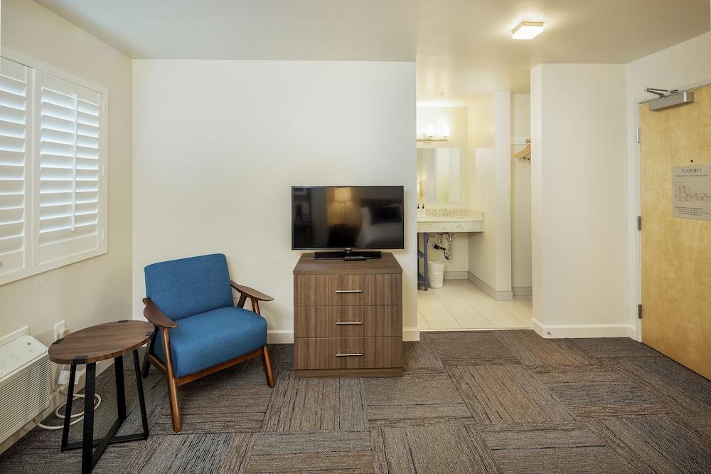 Inn At Moss Landing Point photo 9