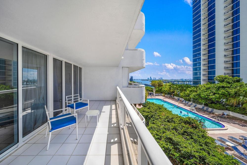 The Grand Biscayne Bay photo 29